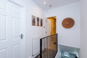 Interior - Stylish Home in Bolton, Vibrant Central Location, Sleeps 6! (Greater Manchester)