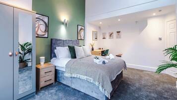 3 bedrooms, iron/ironing board, WiFi, bed sheets