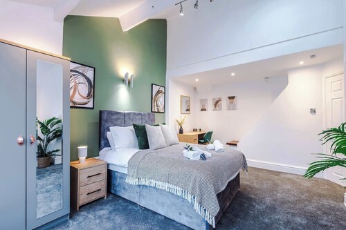 Stylish Home in Bolton, Vibrant Central Location, Sleeps 6!