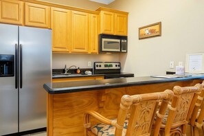 Leilighet, flere senger, kjøkken, bassengutsikt (Harbor by the Sea #1) | Eget kjøkken