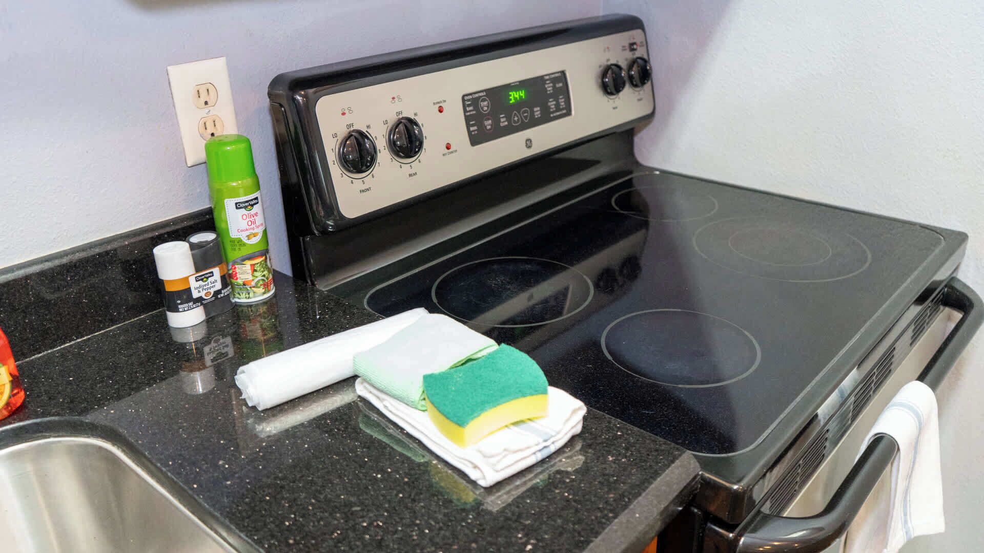 Appartement, Plusieurs lits, cuisine, vue sur la piscine (Harbor by the Sea #1) | Cuisine privée