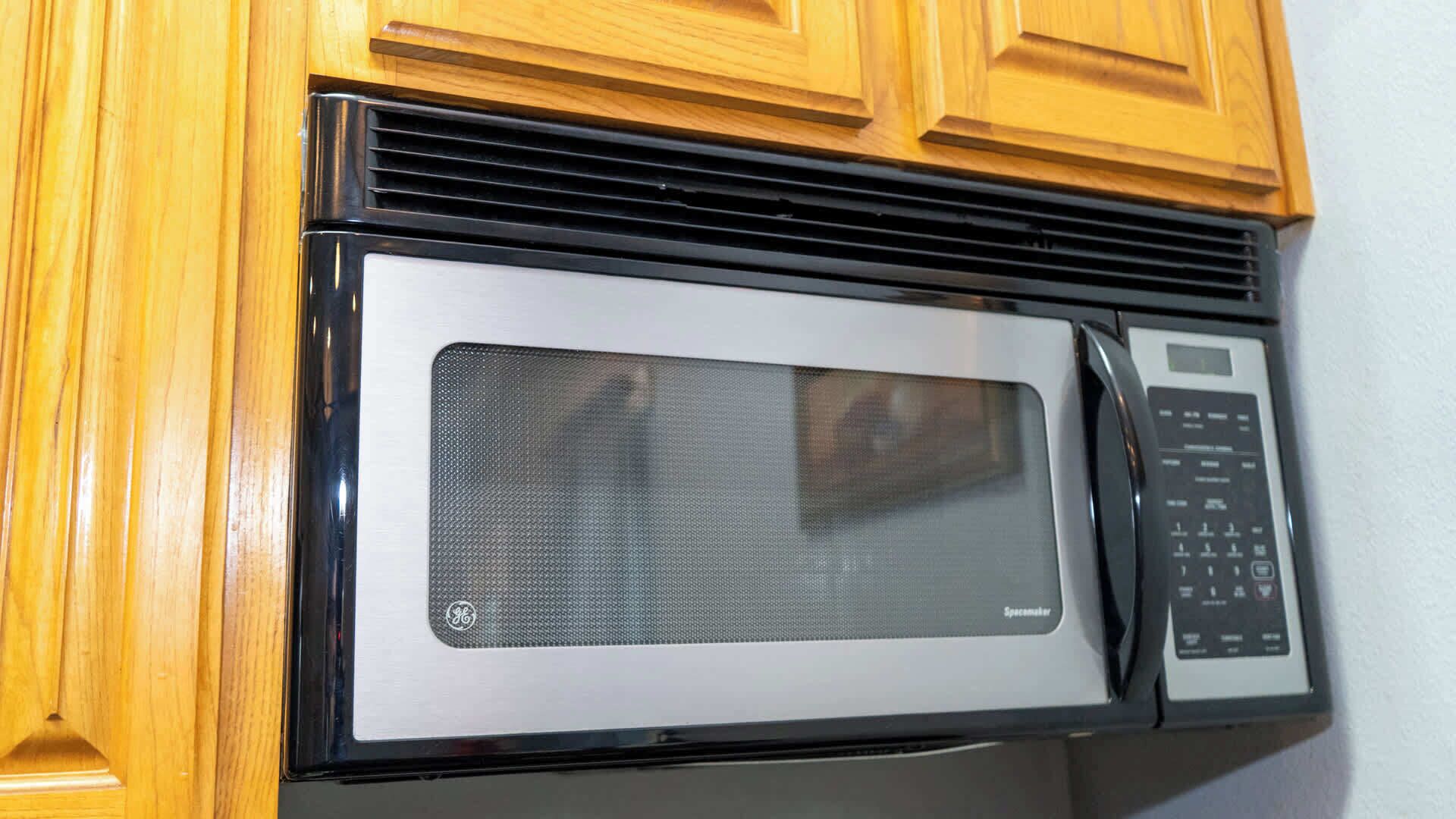 Appartement, Plusieurs lits, cuisine, vue sur la piscine (Harbor by the Sea #1) | Four à micro-ondes