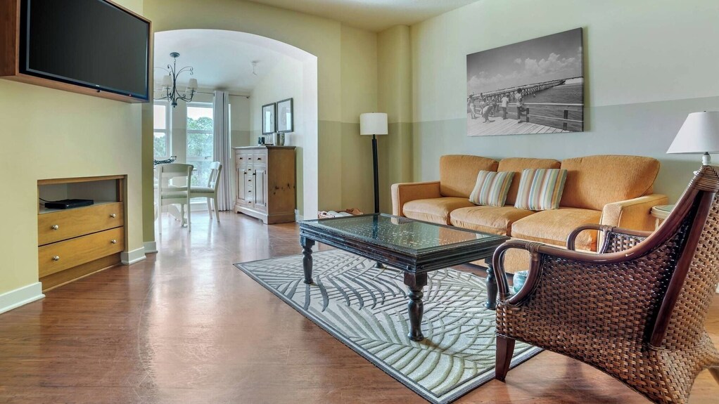 Premium Suite W/ Balcony: Enjoy Access To Golf, Tennis & Private Resort Beach - Miramar Beach, FL