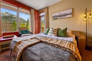 1 bedroom, desk, iron/ironing board, travel cot - Alpine Luxe | Mtn Views | Pool & Hot Tub | Gym |AC (Canmore)