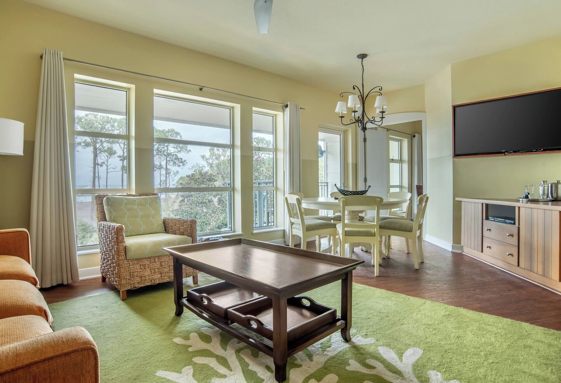 Spacious 2br Bay View Suite W/ Balcony & Full Kitchen: Near Miramar Beach - Miramar Beach, FL