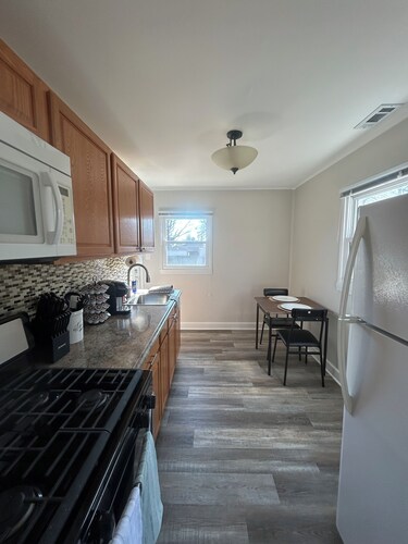 Charming 2-bedroom house with large fenced in yard in the heart of Quincy.