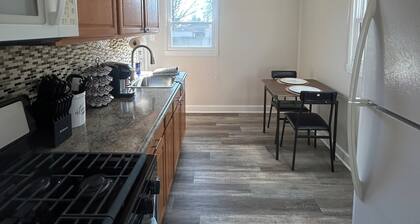 Charming 2-bedroom house with large fenced in yard in the heart of Quincy.
