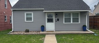 Charming 2-bedroom house with large fenced in yard in the heart of Quincy.