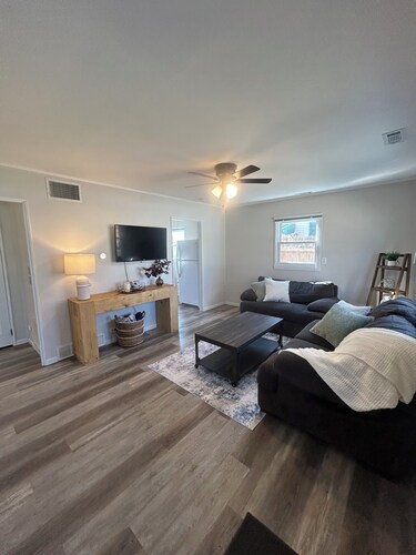 Charming 2-bedroom house with large fenced in yard in the heart of Quincy.