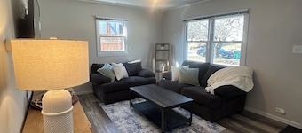 Charming 2-bedroom house with large fenced in yard in the heart of Quincy.