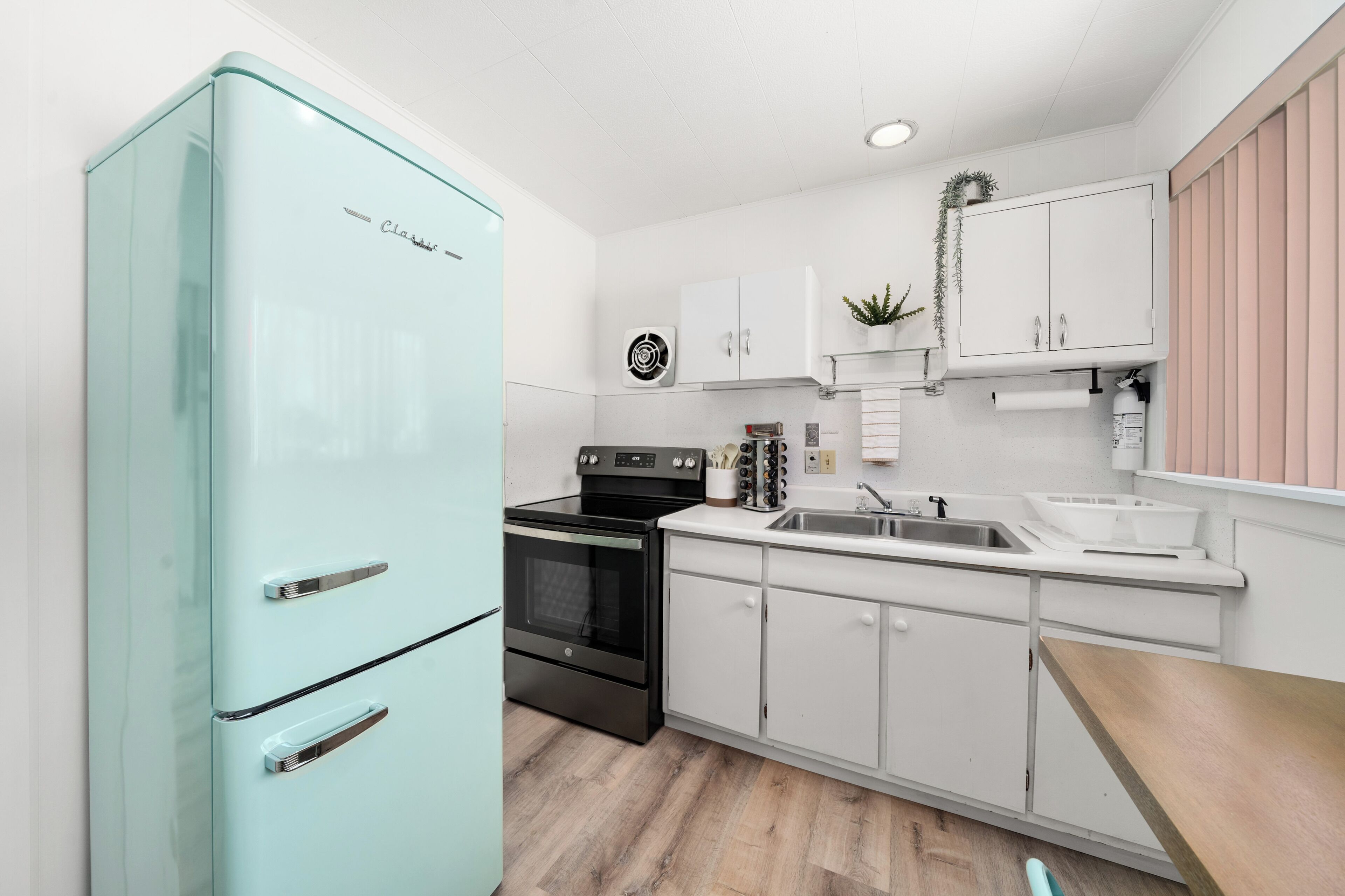 Fridge, microwave, coffee/tea maker