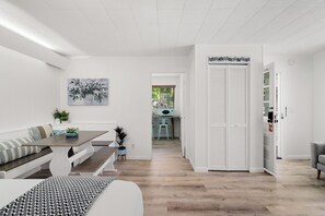 Interior - Vintage Cottage 5 mins to DT Hendo & Flat Rock (Hendersonville)