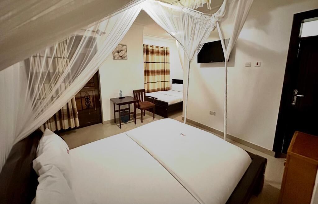 Chambre avec lits jumeaux, balcon, vue jardin