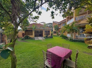 Outdoor dining - Sienna Beach Hotel - Entebbe (Entebbe)