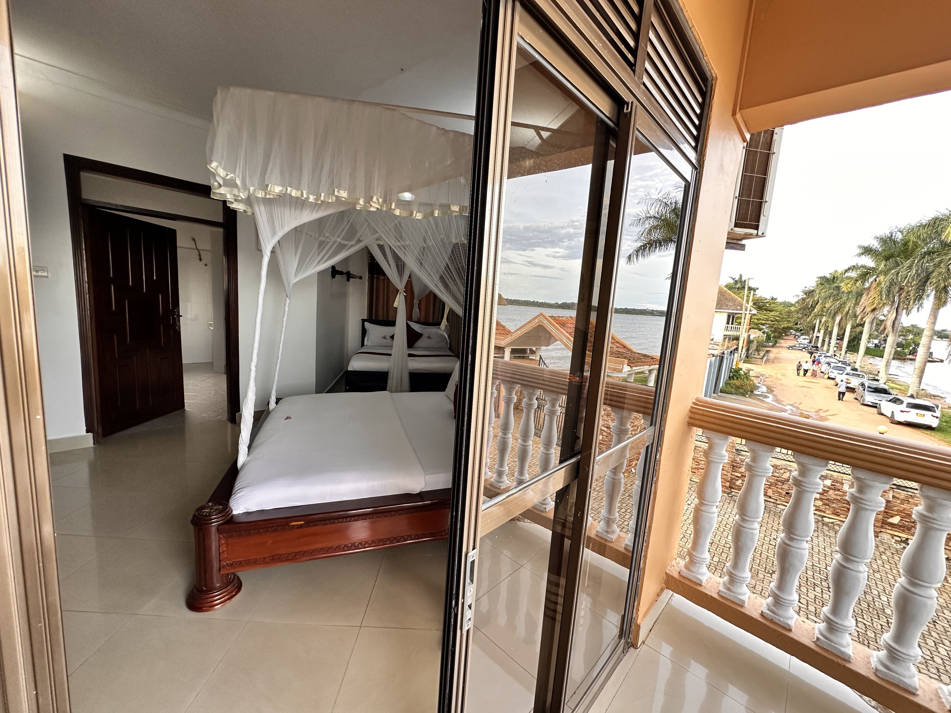 Habitación triple, balcón, vista al lago