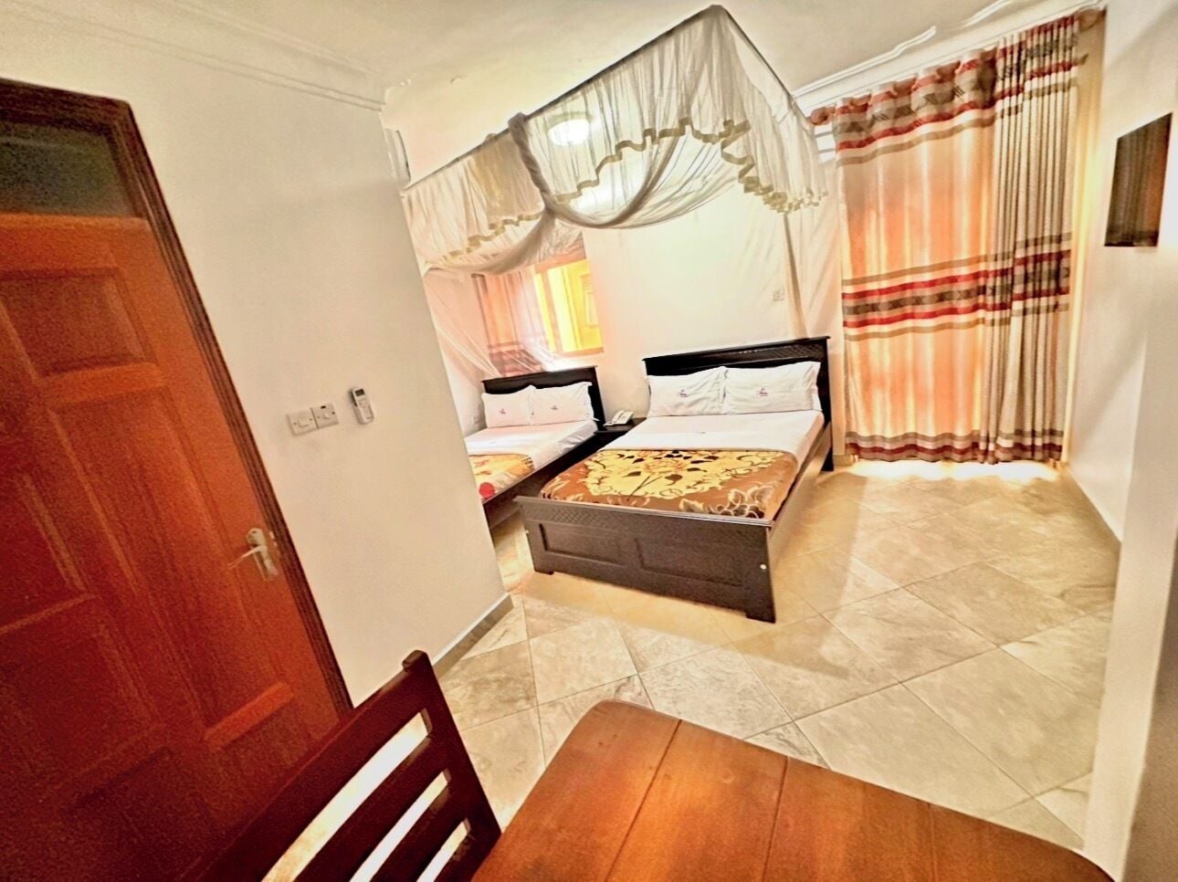 Chambre avec lits jumeaux, balcon, vue jardin | Bureau, espace de travail pour ordinateur portable, Wi-Fi gratuit