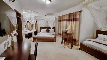 Habitación triple, balcón, vista al lago