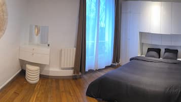 3 bedrooms, iron/ironing board, Internet, bed sheets