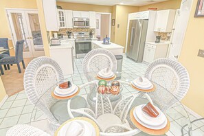 Dining - Go!#22 Paddington Way (Kissimmee)