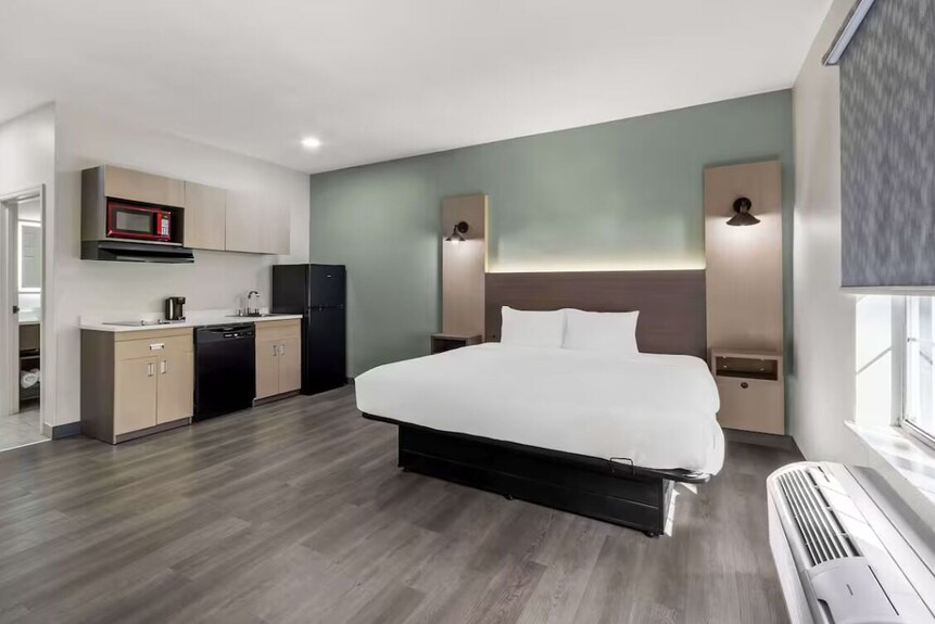 Modern Room With Fully Equipped Kitchen For Couples Or Solo Trips In Columbia - Columbia