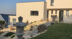 Exterior - Charming Gîte “Un Thé Sur La Loire” with Private Terrace, Garden, and Wi-Fi (Ballan-Miré)