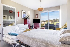 1 slaapkamer, een strijkplank/strijkijzer, wifi, beddengoed
