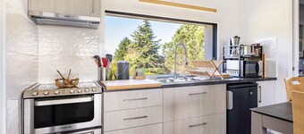 Charming Gîte “Un Thé Sur La Loire” with Private Terrace, Garden, and Wi-Fi