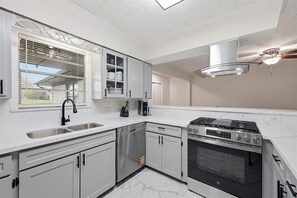 Fridge, microwave, oven, stovetop - Your 3 Bedroom Home Away From Home in Groves (Groves)