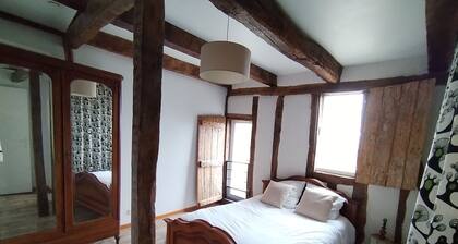 Spacious half-timbered house in the heart of a Quercy Caussadais village