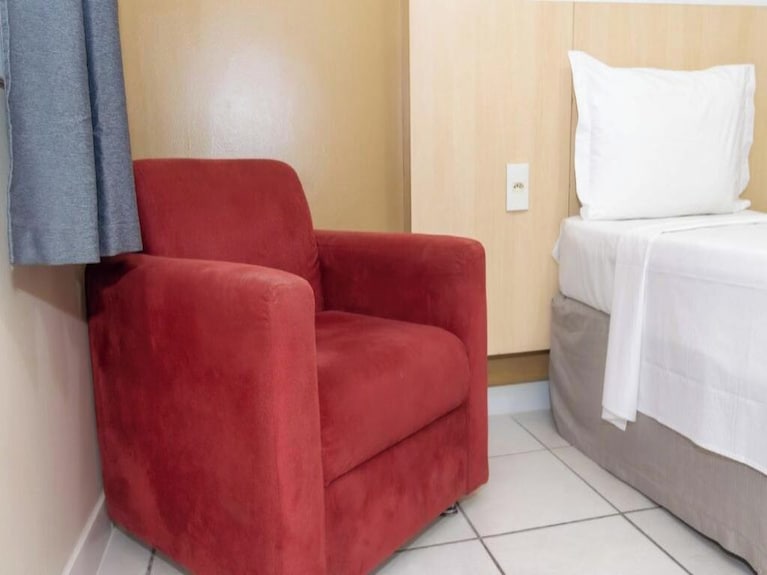 Tranquil Stay W/ Access To Outdoor Pool & Lake Access | Free Parking & Breakfast - Bethlehem, PA