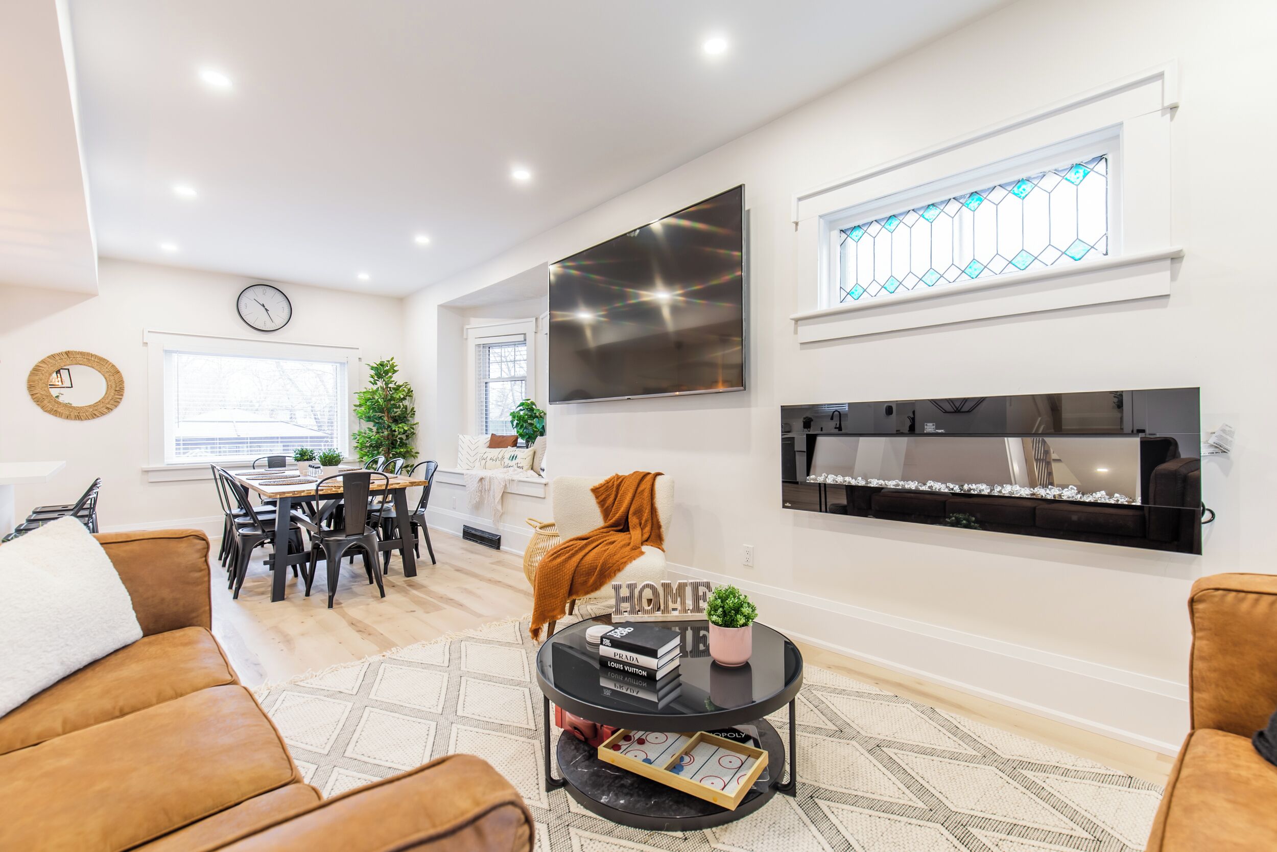 Luxury 5br Family Oasis W/ Gameroom/king Bed/hot Tub/pool - Niagara Falls, NY