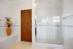 Douche, serviettes fournies