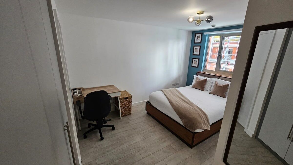 Iron/ironing board, Internet, bed sheets
