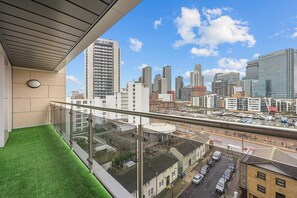 Property grounds - 2-bedroom apartment near Canary Wharf (London)