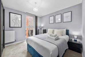 Internet, bed sheets - 2-bedroom apartment near Canary Wharf (London)