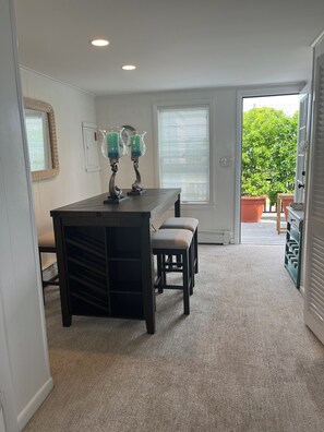 Interior - 3-bedroom house in tranquil Fairfield with cool AC breeze (Fairfield)