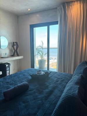 Deluxe Double Room, Balcony, Sea View | In-room safe, blackout drapes, free WiFi, wheelchair access - Simple & Luxury (Progreso)