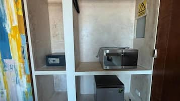 Deluxe Room, Balcony, Sea View | Interior