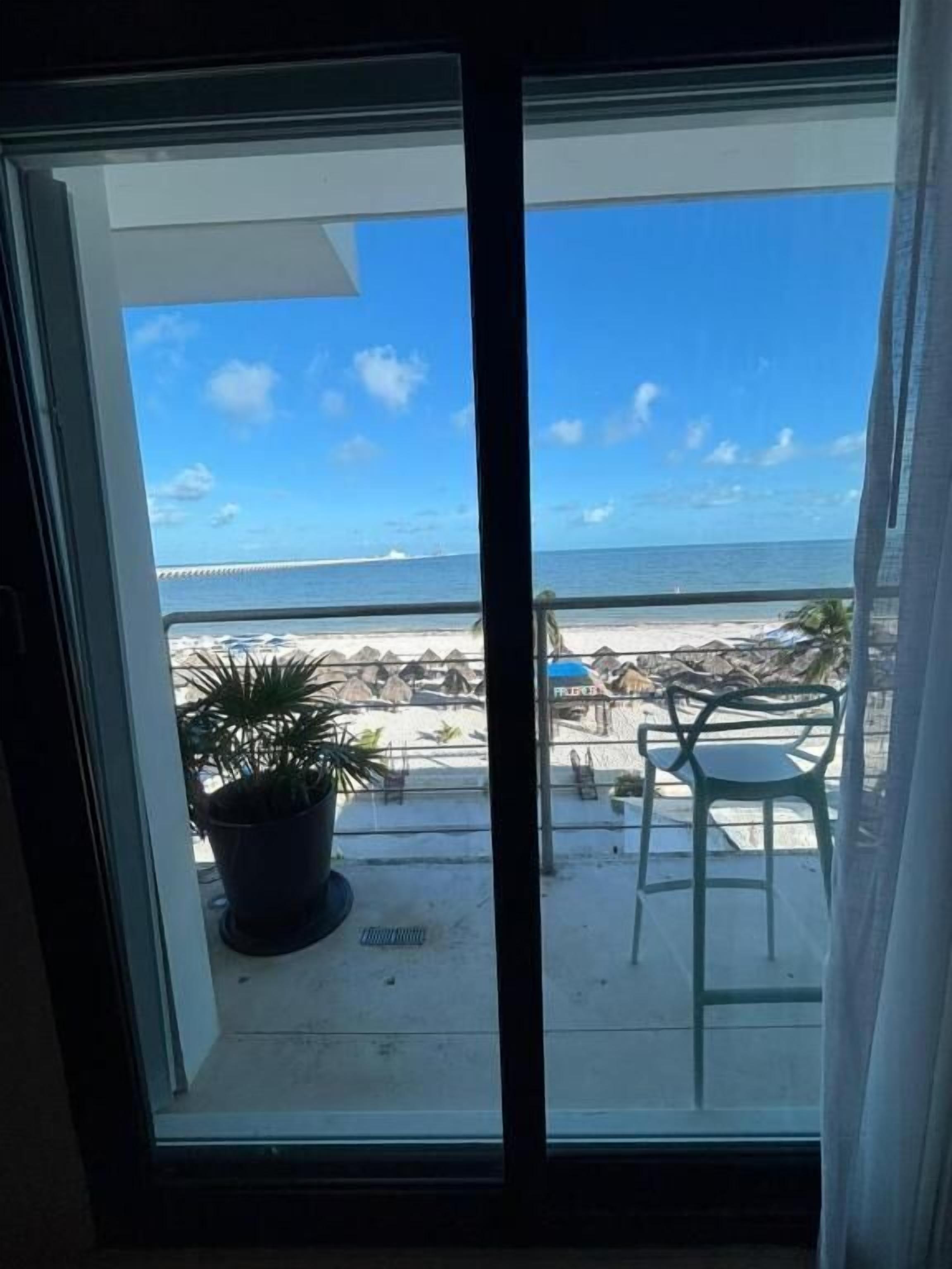 Chambre Double, 1 très grand lit, balcon, vue mer | Intérieur