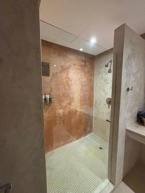 Bathroom - Simple & Luxury (Progreso)