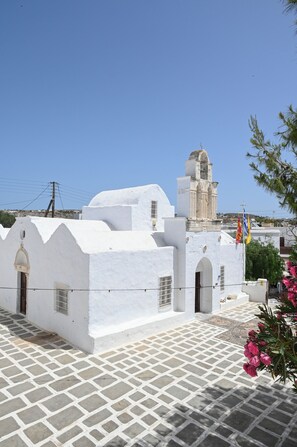 Property grounds - Newly renovated house in the heart of the port!Beautiful and quiet neighborhood! (Adamantas)