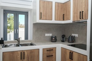 Fridge, coffee/tea maker, toaster, cookware/dishes/utensils - Newly renovated house in the heart of the port!Beautiful and quiet neighborhood! (Adamantas)
