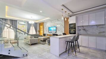 Deluxe Apartment, Balcony, City View | Interior