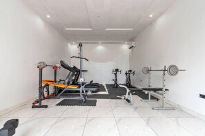 Deluxe Apartment, Balcony, City View | Fitness facility - Home N Luxe Apartment (Lekki)