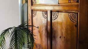 Dobbelt- eller tomannsrom – comfort, balkong, fjellutsikt | Innvendig