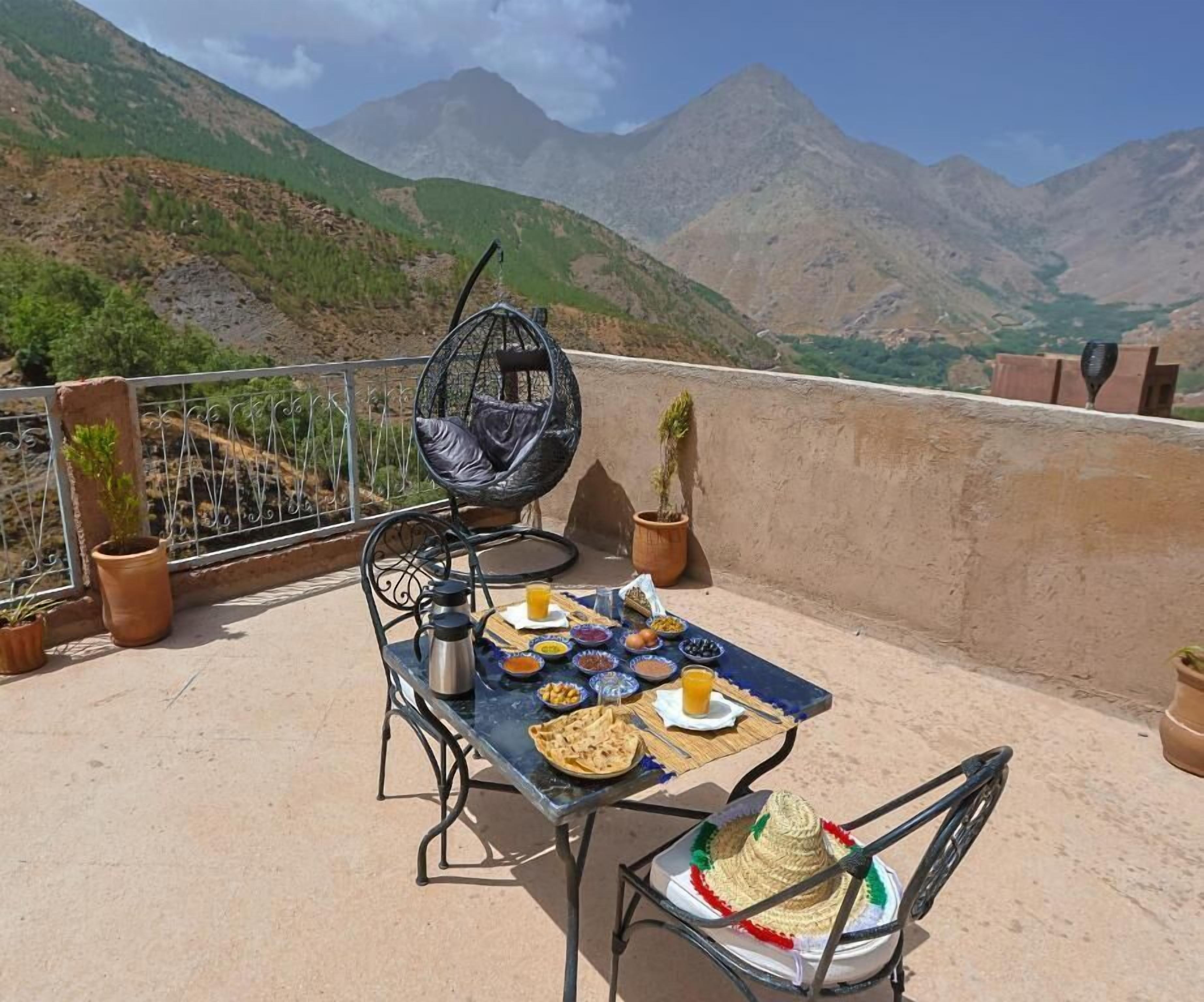 تناول الطعام بالخارج