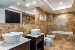 Family Apartment, Balcony, Beach View | Bathroom - The Netherland R5B on OceanDr (Miami Beach)