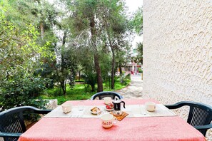 Outdoor dining - Sotto i pini by Casa di Marco (Conchiglie-Alto Lido)