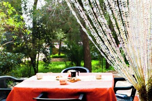 Outdoor dining - Sotto i pini by Casa di Marco (Conchiglie-Alto Lido)