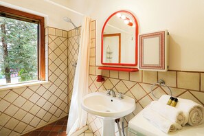 Shower, hair dryer, bidet, towels - Sotto i pini by Casa di Marco (Conchiglie-Alto Lido)